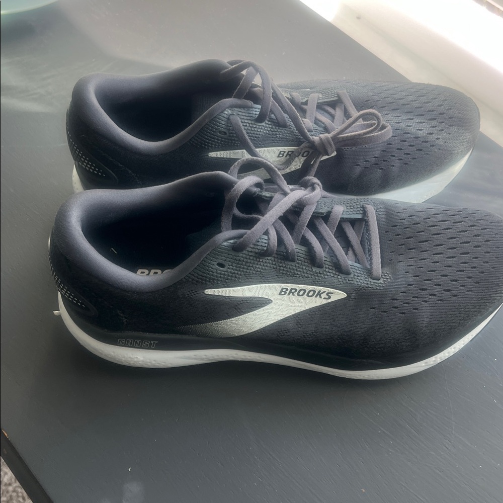 Brooks Ghost 16 Men's Athletic Shoes in Black /White. 11 wide worn only 3 times - Picture 7 of 7